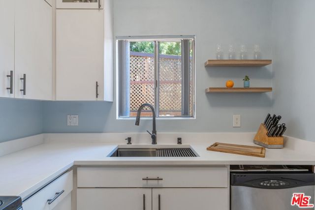 2160 Lake Shore Avenue, Los Angeles CA: https://media.crmls.org/mediaz/4d9137b1-370c-4802-829c-4d6c49bcf773.jpg