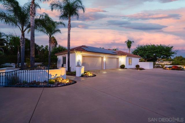 2860 Via Rancheros Way, Fallbrook CA: https://media.crmls.org/mediaz/4d91a130-92da-4b4a-8c7c-b47e0c7aa0c7.jpg