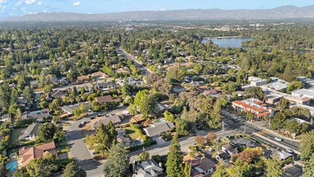 17583 Daves Avenue, Monte Sereno CA: https://media.crmls.org/mediaz/4d91fe00-0f6b-4568-afec-3c1c13f87e92.jpg