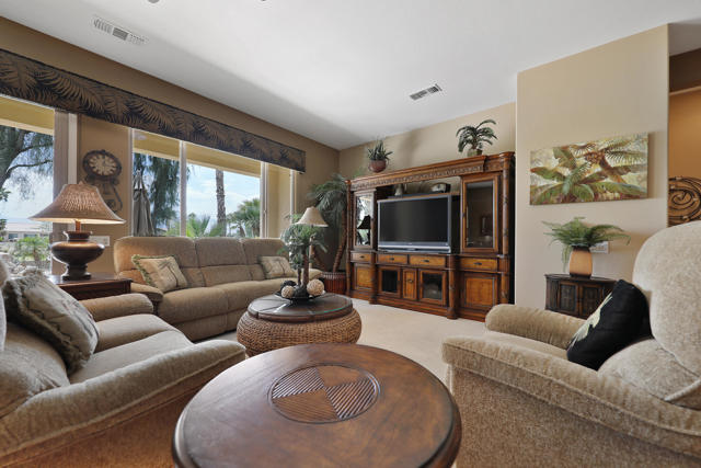 81083 Avenida Tres Lagunas, Indio CA: https://media.crmls.org/mediaz/4d927c3d-923e-4225-94be-61652ef7e8bc.jpg