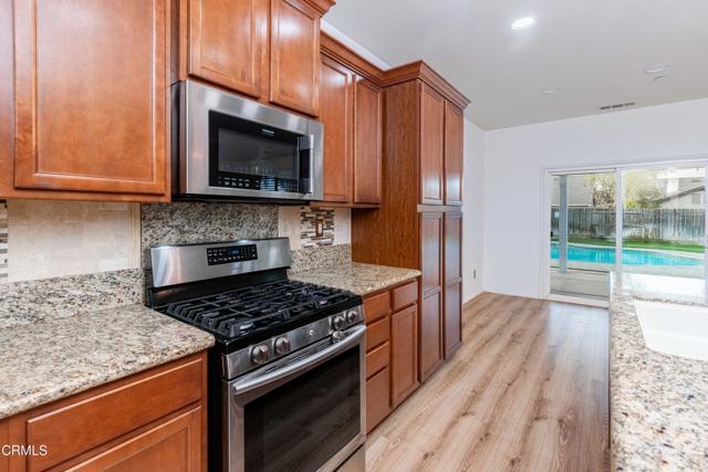 10909 Rainwater Lane, Bakersfield CA: https://media.crmls.org/mediaz/4d92ef4f-3948-40ce-820c-0d89f7890082.jpg