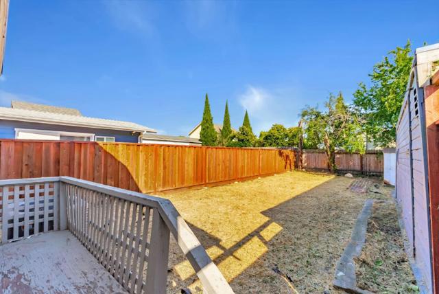 2452 Humboldt Avenue, Oakland CA: https://media.crmls.org/mediaz/4d92f3ac-fb79-4d51-9ac5-cc034ba9e241.jpg