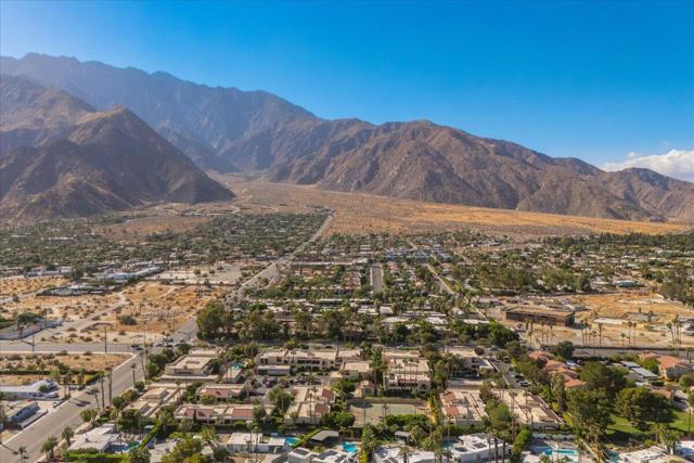200 E Racquet Club Road, Palm Springs CA: https://media.crmls.org/mediaz/4d931a48-3ee5-493a-bd9b-8a4095d2e5a0.jpg