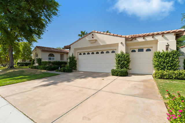 79953 Rancho La Quinta Drive, La Quinta CA: https://media.crmls.org/mediaz/4d940e8f-77e9-4d47-b2e1-c8995719b3b2.jpg