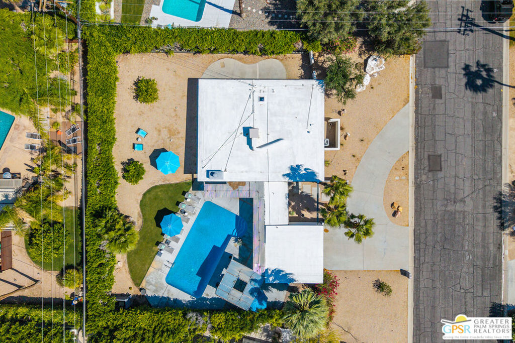 https://media.crmls.org/mediaz/4d943d06-1f9e-4d8f-ba80-91553e84ac1e.jpg?preset=X-Large
