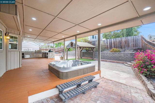 924 Flintrock Drive, Antioch CA: https://media.crmls.org/mediaz/4d947618-ed12-44b3-9364-c1ffd4f5b543.jpg
