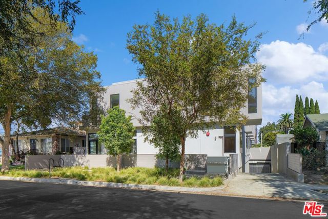 3808 College Ave, Culver City CA: https://media.crmls.org/mediaz/4d94bfb8-7c18-4e3c-b739-1c0ab9f4431f.jpg