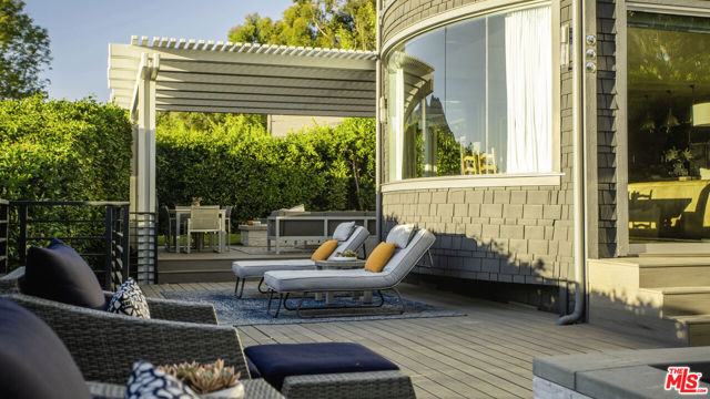 3631 SERRA Road, Malibu CA: https://media.crmls.org/mediaz/4d94ce64-8bf4-4a3f-9205-10589bfc8575.jpg