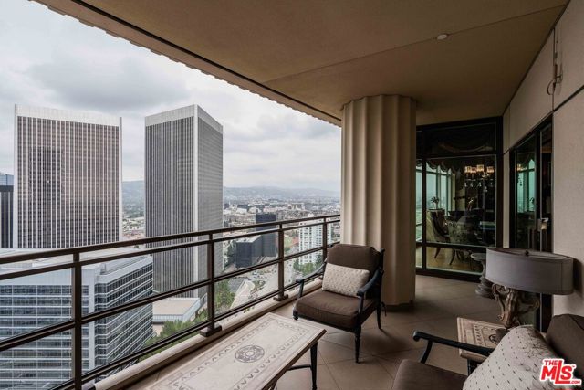 1 W Century Drive, Los Angeles CA: https://media.crmls.org/mediaz/4d94da41-7535-4415-8438-6a08e05fdc59.jpg