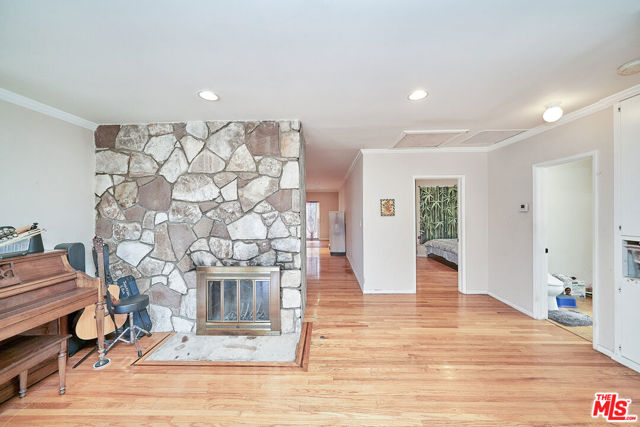 4930 Ramsdell Avenue, La Crescenta CA: https://media.crmls.org/mediaz/4d950fc9-ae7e-4221-a4cf-370123fb7d9f.jpg