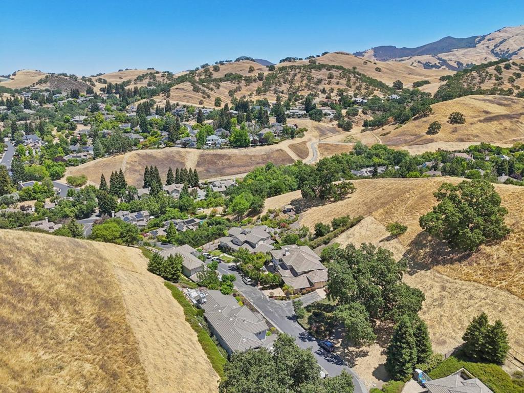 https://media.crmls.org/mediaz/4d956059-c8c0-4a26-a6b1-4f0df4815d52.jpg?preset=X-Large