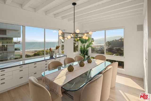 143 Ocean Avenue Ext, Santa Monica CA: https://media.crmls.org/mediaz/4d957f5d-03f1-4467-8c5c-fbb3e33404f6.jpg
