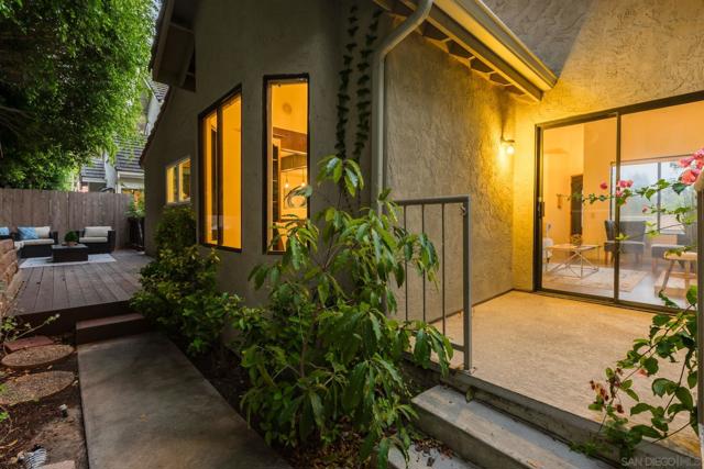 2820 Cedarwood Way, Carlsbad CA: https://media.crmls.org/mediaz/4d958412-a040-485b-b34e-46ffd1cf2ff5.jpg