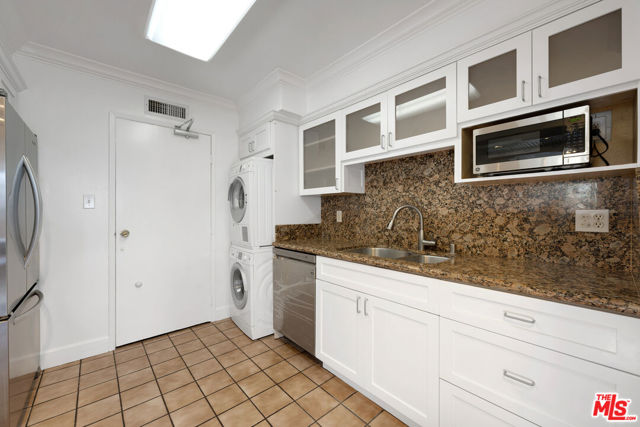 10787 Wilshire Boulevard, Los Angeles CA: https://media.crmls.org/mediaz/4d958a0d-9313-4545-b424-ee0dbfe61c22.jpg