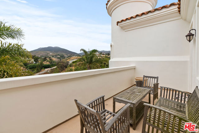 6400 Kanan Dume Road, Malibu CA: https://media.crmls.org/mediaz/4d95bd77-24c3-4f91-8f1e-34cc6f9c40ac.jpg