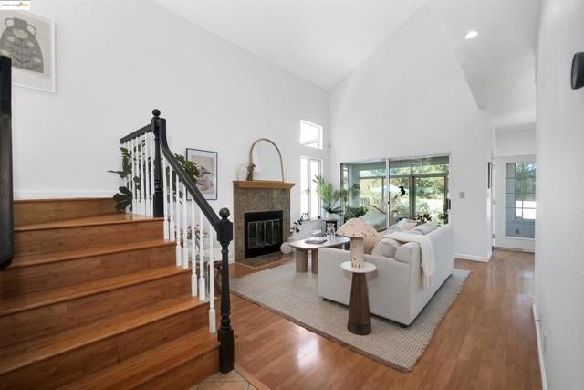 44765 Lynx Dr, Fremont CA: https://media.crmls.org/mediaz/4d95d0a9-e01f-4fd0-9104-69b894541a3f.jpg