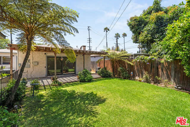 3016 Greenfield Avenue, Los Angeles CA: https://media.crmls.org/mediaz/4d966ca1-94f6-42bf-b8d7-d1a4705fbfb4.jpg