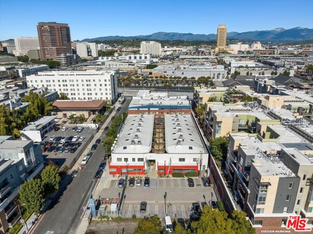 120 S Hewitt Street, Los Angeles CA: https://media.crmls.org/mediaz/4d969765-8420-4c51-b94a-d6698ce95239.jpg