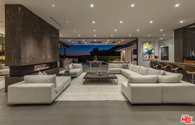 2002 LOMA VISTA Drive, Beverly Hills CA: https://media.crmls.org/mediaz/4d96c784-129d-4437-bb6b-2feeba173e8f.jpg