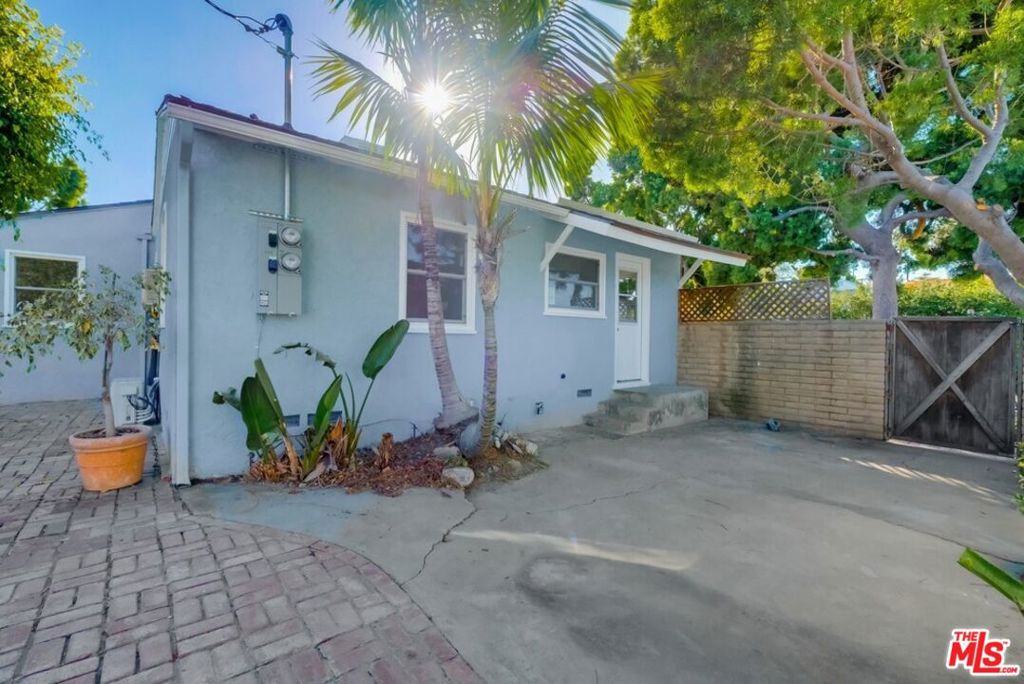 https://media.crmls.org/mediaz/4d96f354-22e1-477b-9680-c6dc8e8e20b9.jpg?preset=X-Large