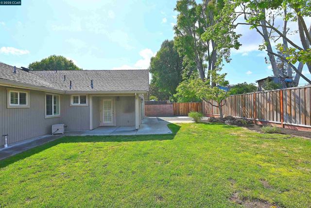 65 Dawn Dr, Pleasant Hill CA: https://media.crmls.org/mediaz/4d9751b1-0f14-429f-953b-22ffe72057cb.jpg
