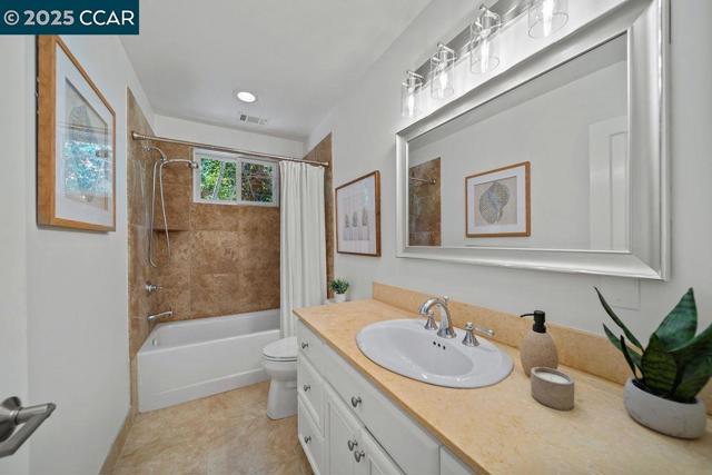 921 Foye Drive, Lafayette CA: https://media.crmls.org/mediaz/4d978bc7-237b-47c7-81b6-a3a8e48ce818.jpg
