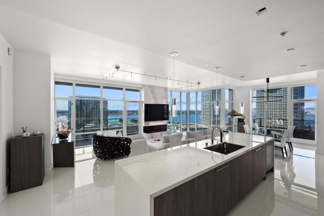550 Front Street, San Diego CA: https://media.crmls.org/mediaz/4d97dc2f-c388-4f00-b81d-9ae973822993.jpg