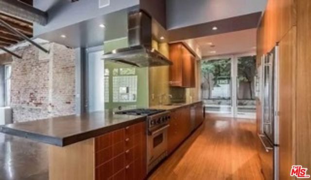 122 Mildred Avenue, Venice CA: https://media.crmls.org/mediaz/4d98167e-c580-4819-a3bb-e1e076c40623.jpg
