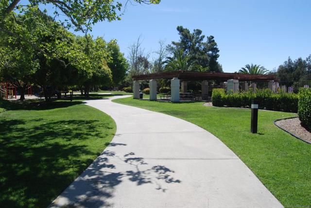 16071 Sun Summit Pt, San Diego CA: https://media.crmls.org/mediaz/4d98459d-b704-4cad-b7db-bcfde1015e5c.jpg