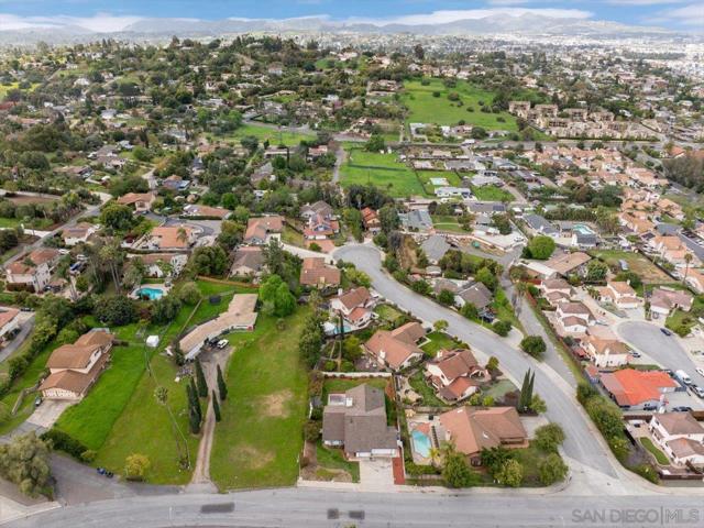 815 Boyle Ave, Escondido CA: https://media.crmls.org/mediaz/4d984fde-09ed-4c40-b075-661d1c8d18da.jpg
