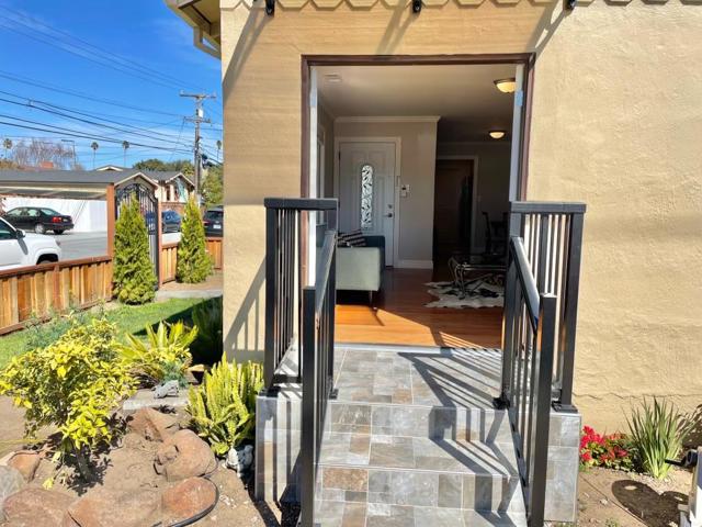 600 7th Avenue, San Mateo CA: https://media.crmls.org/mediaz/4d98699e-4ba1-4dec-a1e2-a7863285f80b.jpg