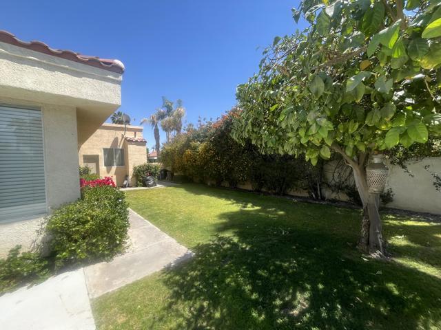 11 Mission Palms W Drive, Rancho Mirage CA: https://media.crmls.org/mediaz/4d98eb3c-3636-4b3c-8059-07ccd400c380.jpg