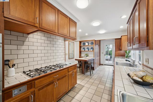 Image 16 of 51 For 1149 Amador Avenue