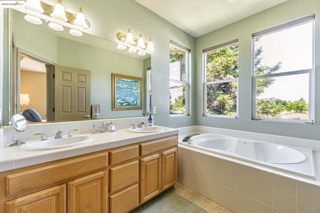 548 Gabriel Ct, Walnut Creek CA: https://media.crmls.org/mediaz/4d999d4c-4441-4e20-8b3c-6278fdd76539.jpg
