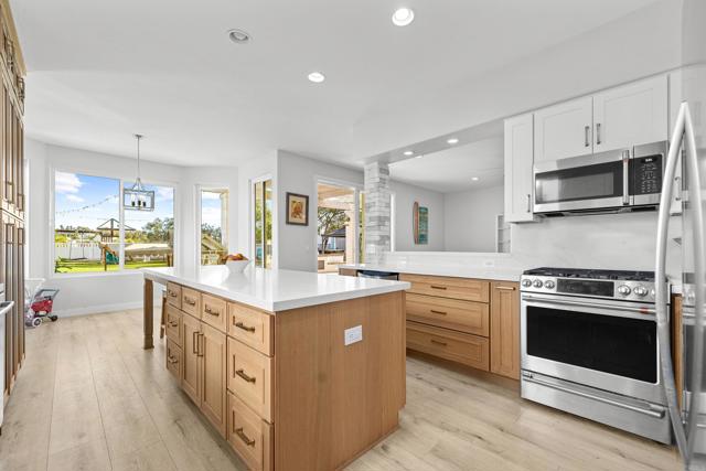 Detail Gallery Image 16 of 53 For 4912 Colusa Dr, Oceanside,  CA 92056 - 4 Beds | 3 Baths