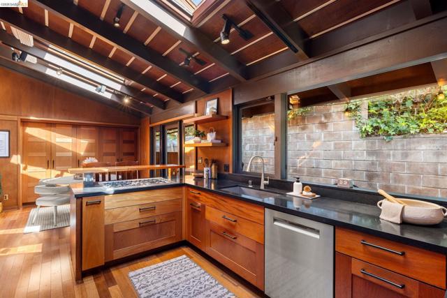 Image 17 of 52 For 85 El Camino Real