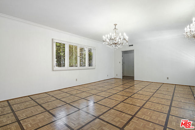 180 N Highland Avenue, Los Angeles CA: https://media.crmls.org/mediaz/4d9b78ea-e852-4639-a4ac-ddaca8cef03d.jpg