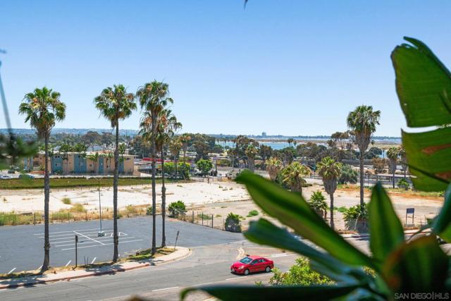 2540 Clairemont Dr, San Diego CA: https://media.crmls.org/mediaz/4d9c1374-a303-4cb6-bc1d-c7159a2c2060.jpg