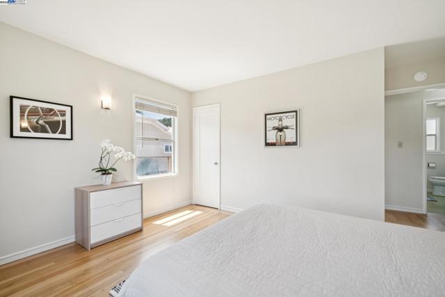 2200 Peach St, Pinole CA: https://media.crmls.org/mediaz/4d9c5303-ebe4-434b-a012-bef3b1d088ab.jpg