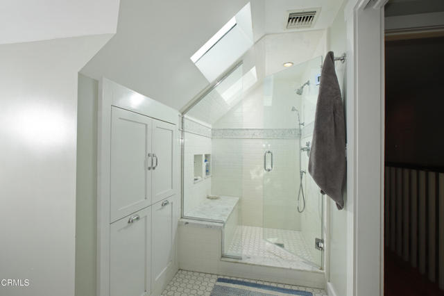 662 S El Molino Avenue, Pasadena CA: https://media.crmls.org/mediaz/4d9c7b33-b5f8-4cb3-b28e-4a254184c7ca.jpg