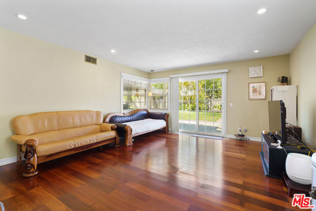 1756 Milano, Montebello CA: https://media.crmls.org/mediaz/4d9c9dc6-d3d6-4353-8e1c-9b62ff6483cd.jpg