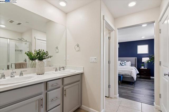 5352 Guenoc Valley Ln, Antioch CA: https://media.crmls.org/mediaz/4d9cb648-e6b2-4378-9ab2-5afa2e207e52.jpg