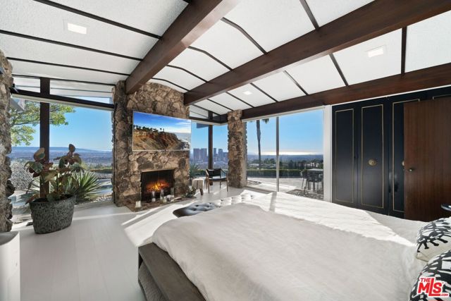 1760 Carla, Beverly Hills CA: https://media.crmls.org/mediaz/4d9cd503-6ca2-4190-bb07-f1eeade52f4d.jpg