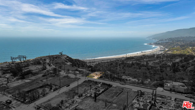 365 Mount Holyoke Avenue, Pacific Palisades CA: https://media.crmls.org/mediaz/4d9d2fb9-757d-450e-8db3-6180c1cfddf5.jpg