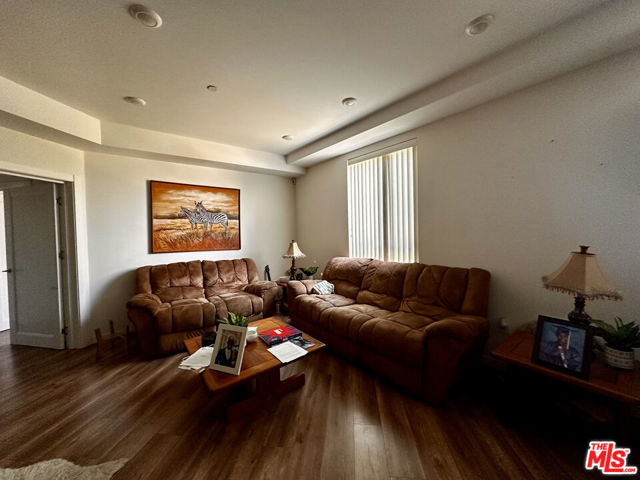 5531 La Mirada Avenue, Los Angeles CA: https://media.crmls.org/mediaz/4d9d7365-6a87-4c1f-a202-69a30c132d15.jpg