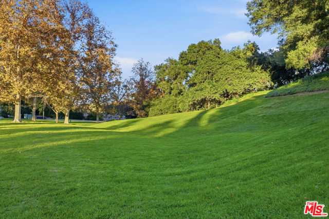 4370 Park Monte Nord, Calabasas CA: https://media.crmls.org/mediaz/4d9da57d-0faf-4242-882c-71af7e4fae26.jpg