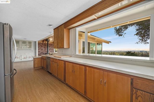 1510 Encanto, Walnut Creek CA: https://media.crmls.org/mediaz/4d9e6526-ed6f-4dfd-8469-79118a3140c0.jpg