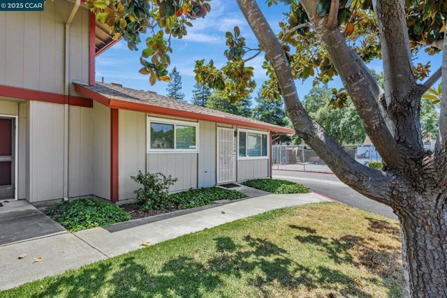 3797 Oxford Cmn, Fremont CA: https://media.crmls.org/mediaz/4d9e8690-6f18-4d4f-aa41-47085f0bf797.jpg