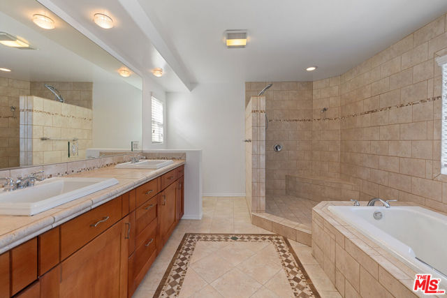 7412 Denrock Avenue, Los Angeles CA: https://media.crmls.org/mediaz/4d9ea16e-e514-4ba3-820d-2341beafd667.jpg