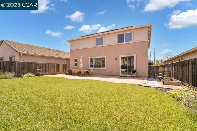 1410 Big Redwood Dr, Oakley CA: https://media.crmls.org/mediaz/4d9f05a8-c506-4566-9bd8-1a5fa3d5ec6c.jpg